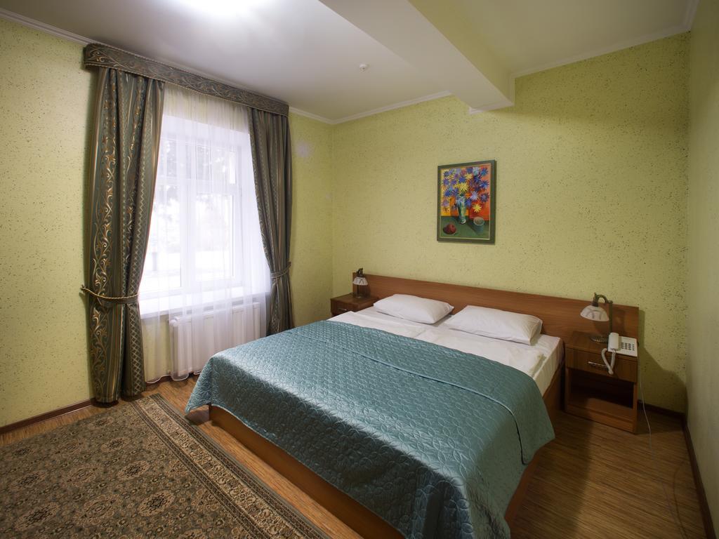 Gala Hotel Kamianets-Podilskyi Habitación foto