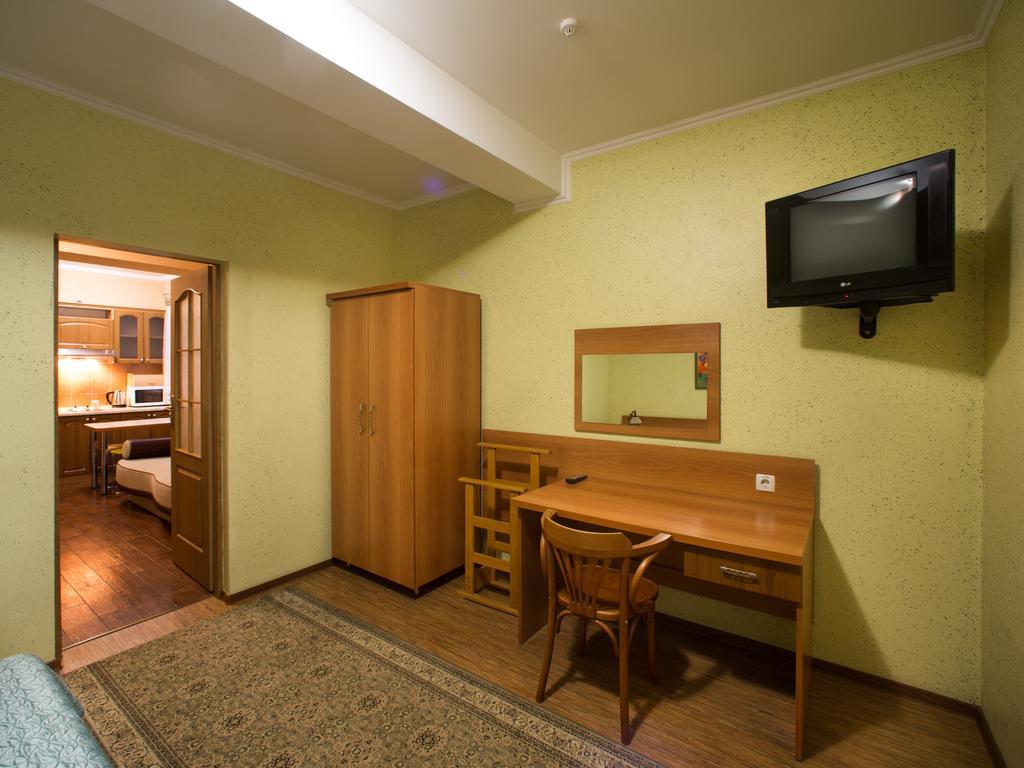 Gala Hotel Kamianets-Podilskyi Habitación foto