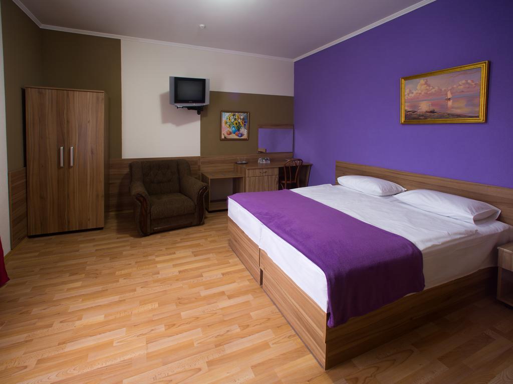 Gala Hotel Kamianets-Podilskyi Habitación foto